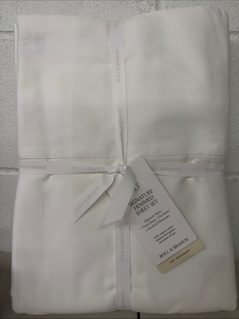 New $279 (small stain) Boll & Branch QUEEN Signature Hemmed Sheet Set - white